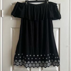 Black White Embroidery Off Shoulder Dress